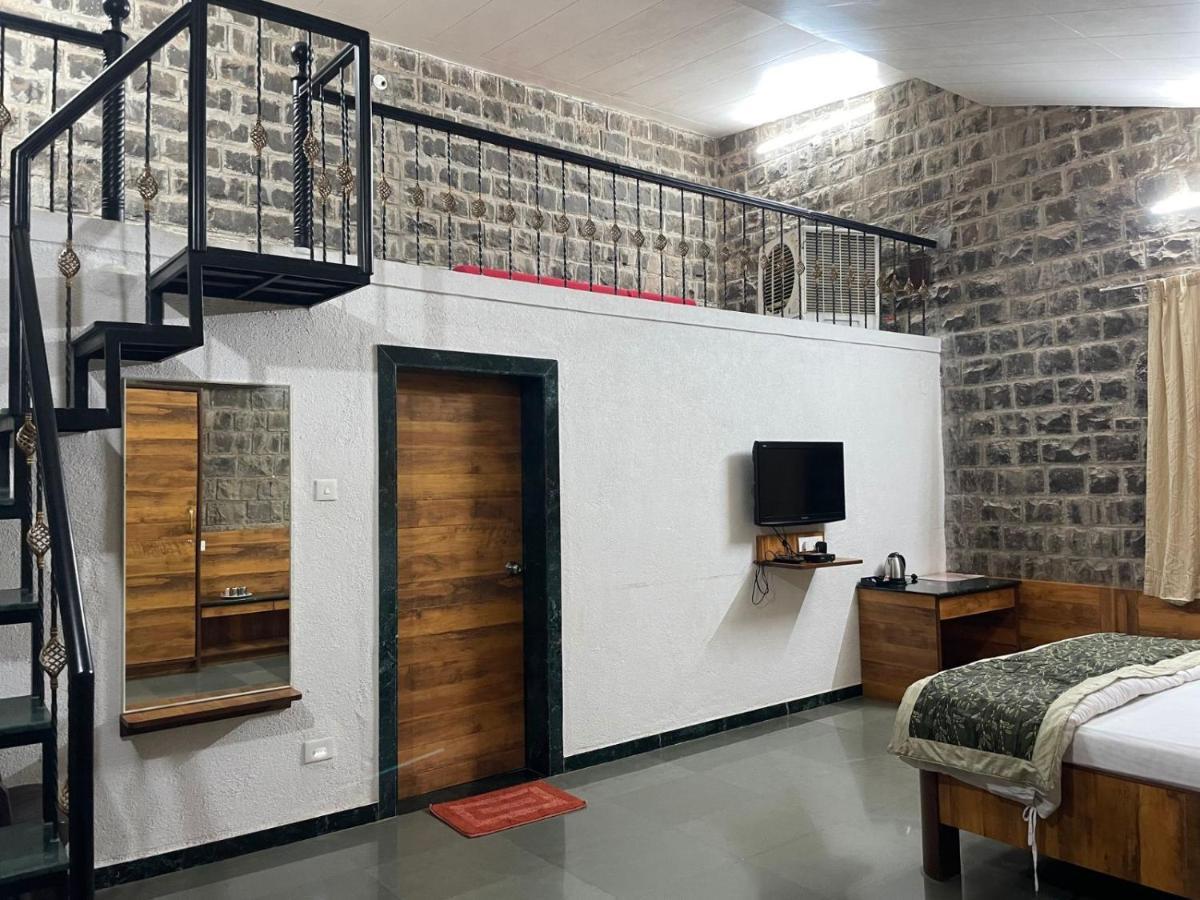 The Green Gate Resort Mulshi Bagian luar foto